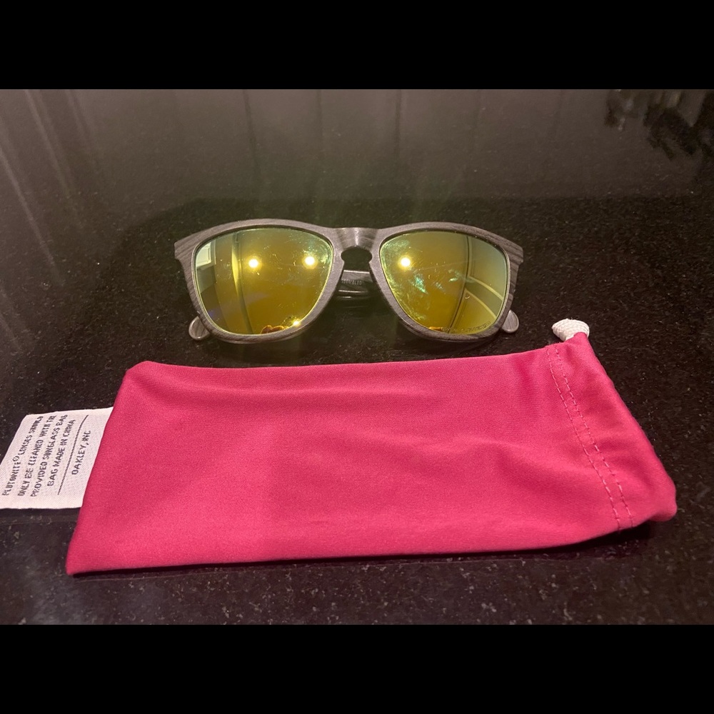 Oakley sunglasses, lightly worn polarized lens